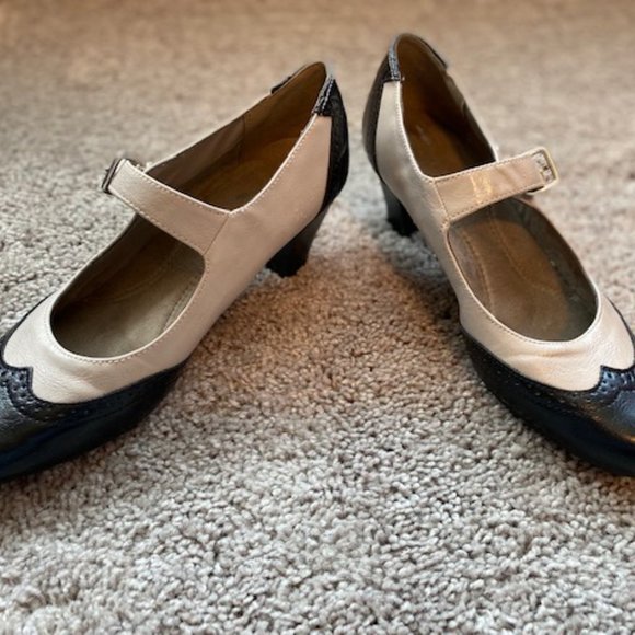 Aerosoles - Picture 2 of 4